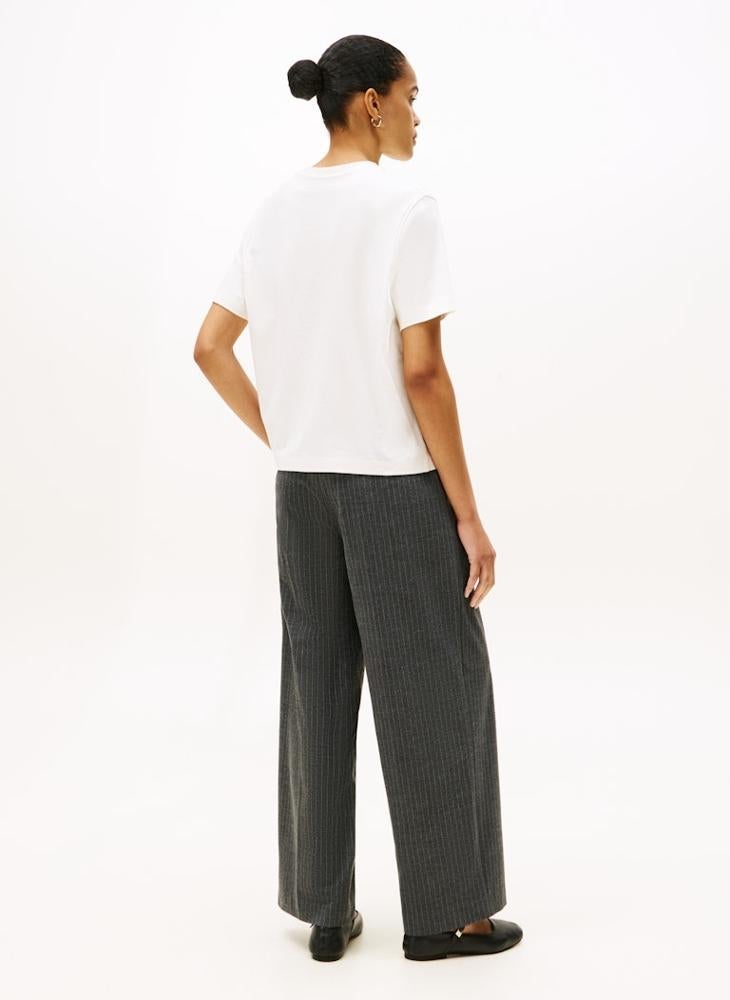 تومي هيلفيغر تيشيرت بياقة دائرية مزين بشعار العلامة التجارية - Image 2